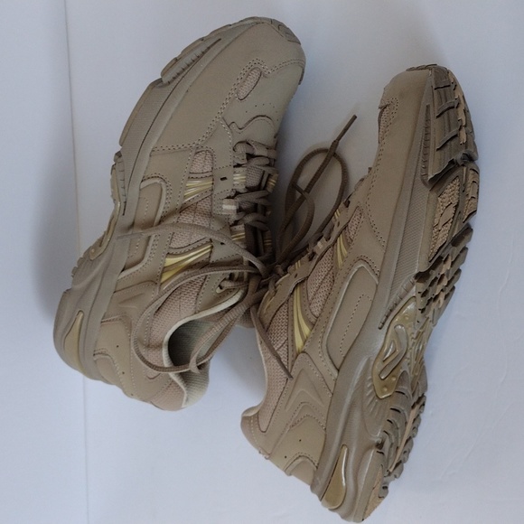 Vionic Women's Walker Classic Taupe size 8.5. - Picture 5 of 12